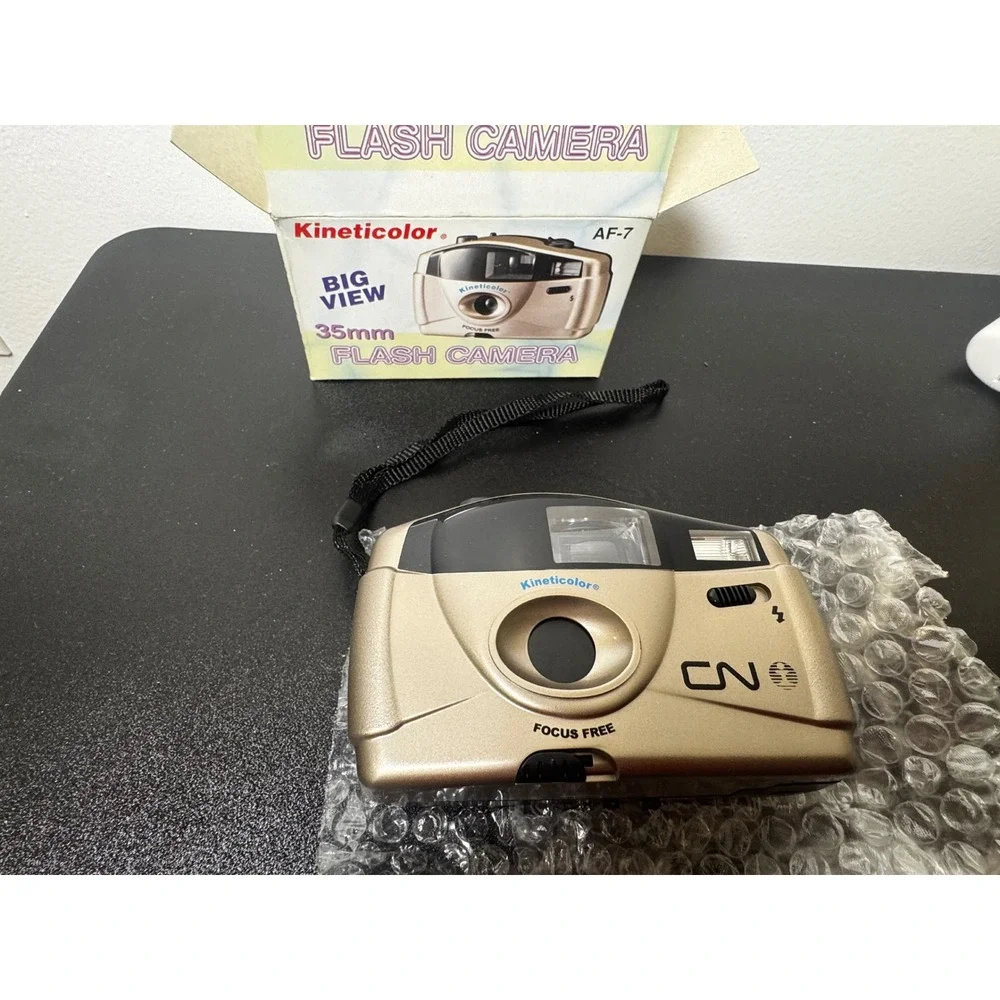 Kineticolor AF-7 35mm Flash Camera Big View Focus Free Vintage New in Box‎ Gold